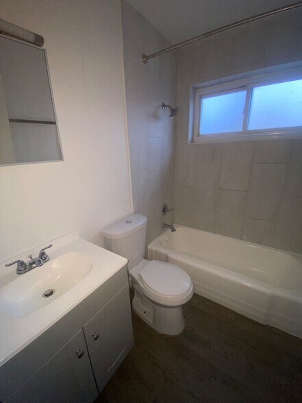 Building Photo - 815C Courtois