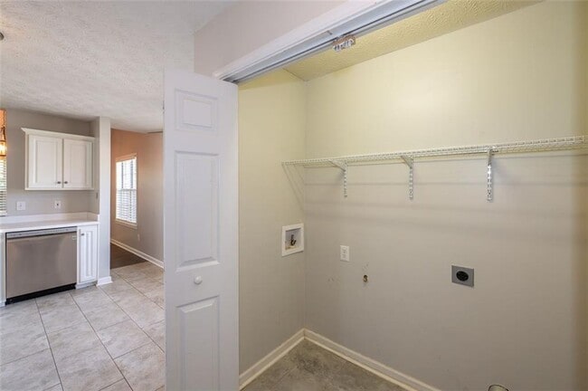Building Photo - 2638 English Oaks Ln NW