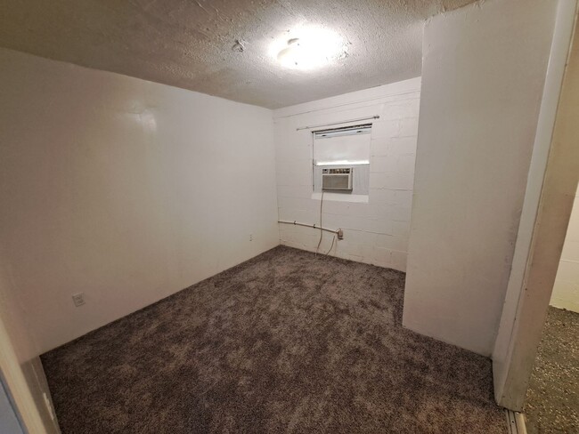 Building Photo - Recently Renovated 3BR/1BA Home!