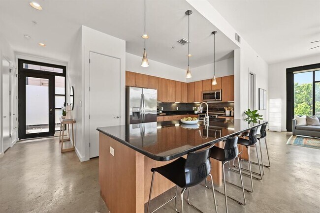 Building Photo - 2525 S Lamar Blvd