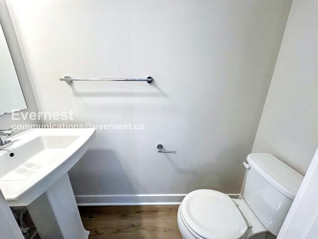 Building Photo - PROMO: Get $500 Off First Full Month’s Rent!/3 Bed/2.5 Bath Townhome with Garage / Available Now!