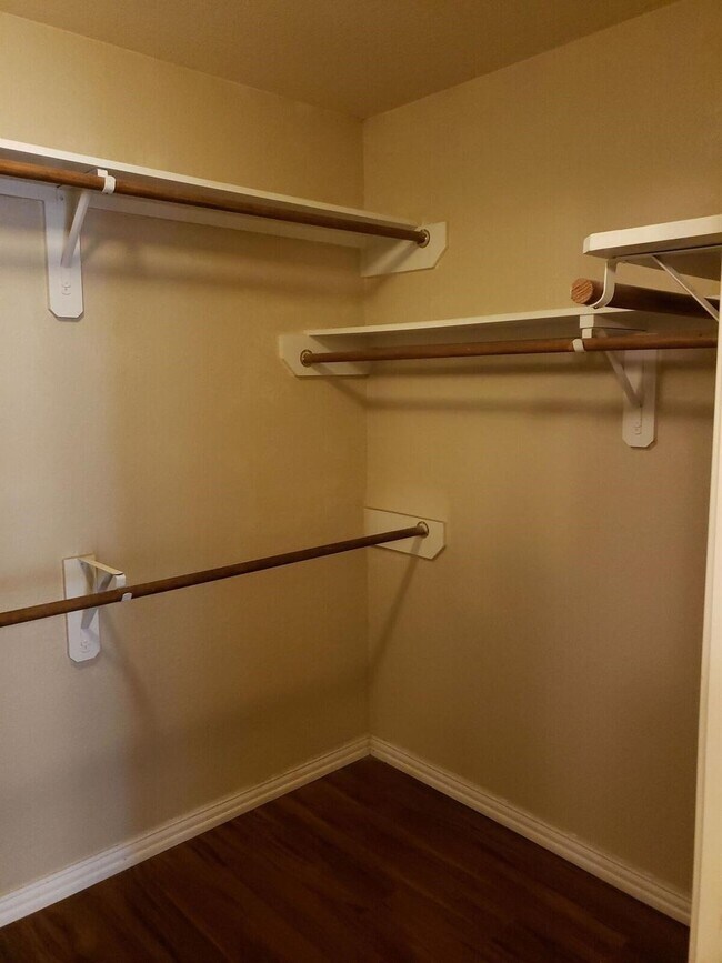 Building Photo - 15810 Sheldon Ridge Way