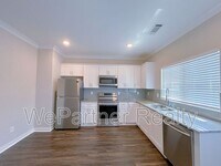 Building Photo - 2031 Ocean Dr NW