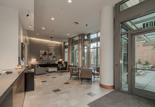 Building Photo - Great 2bd 2ba condo in Downtown/South Lake...