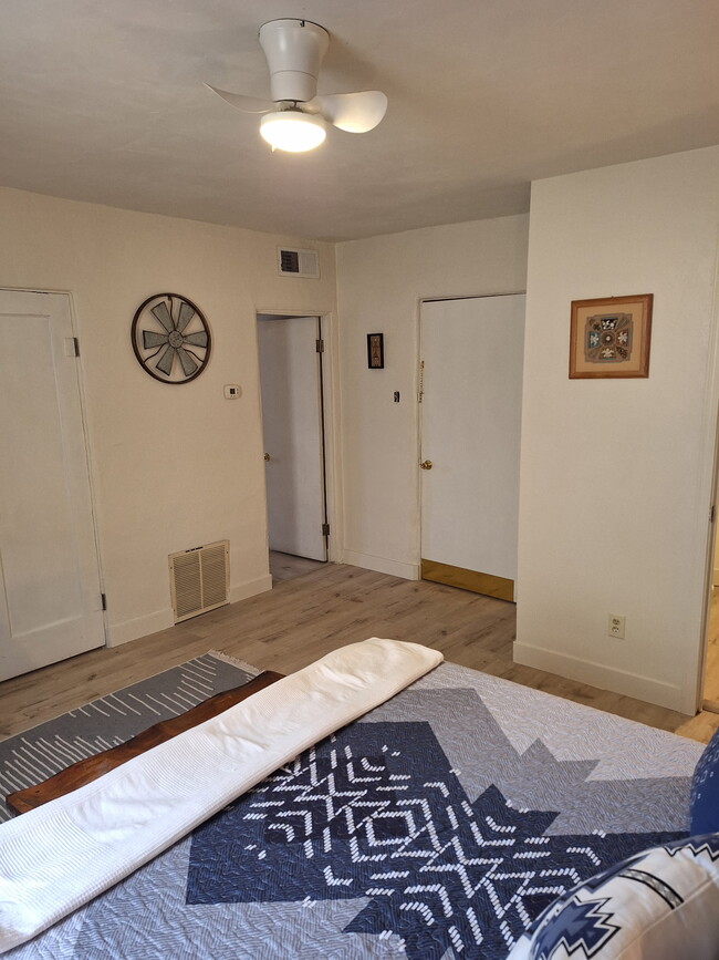 Building Photo - 912 7th St NW