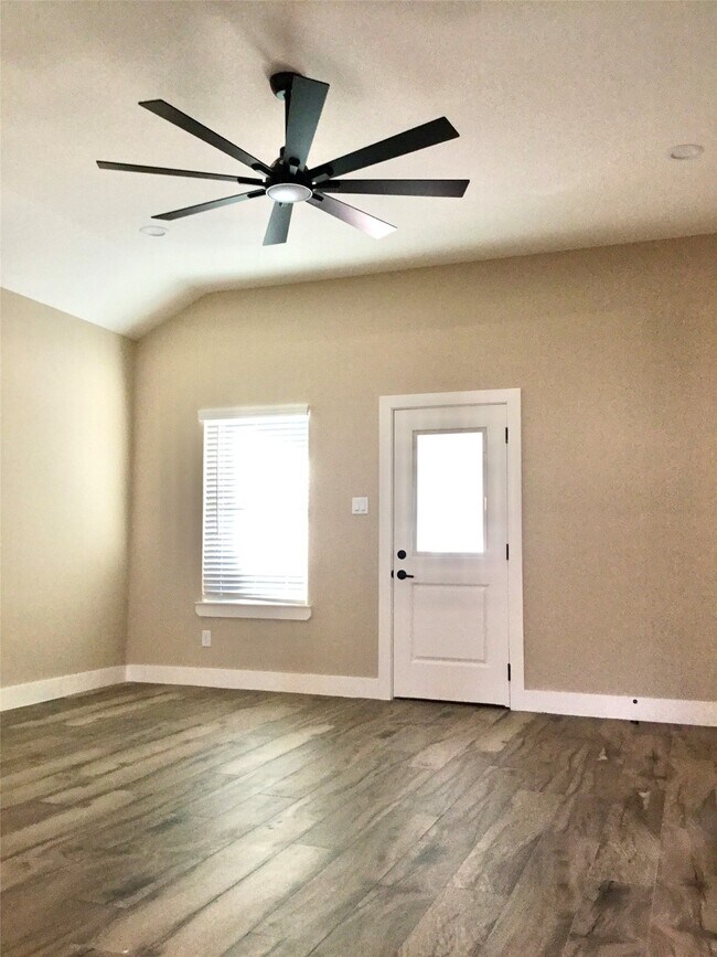 Building Photo - 2075 Briar Grove Dr