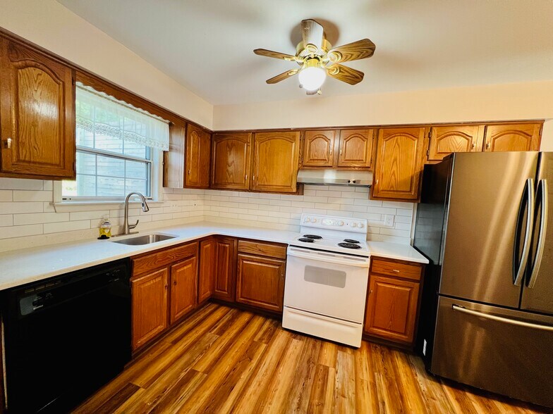 Kitchen - 1300 Arch St