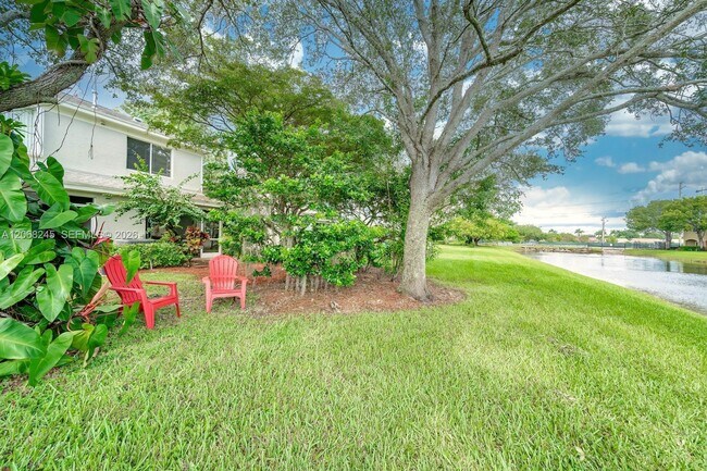 Building Photo - 8040 Sanibel Dr