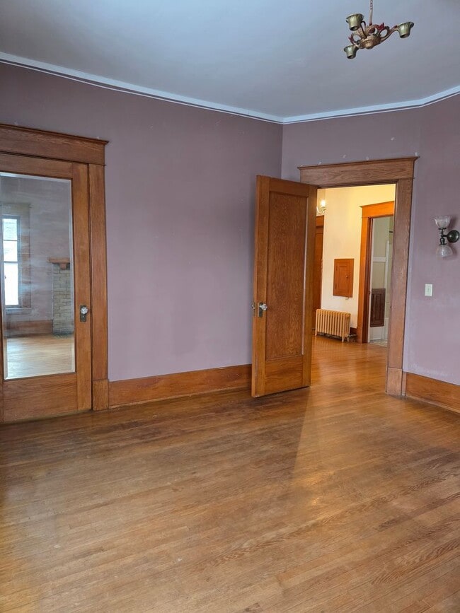 Building Photo - Large Home in Bowling Green