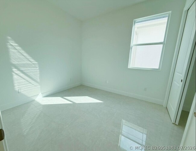 Building Photo - 5066 Lido Key Ln