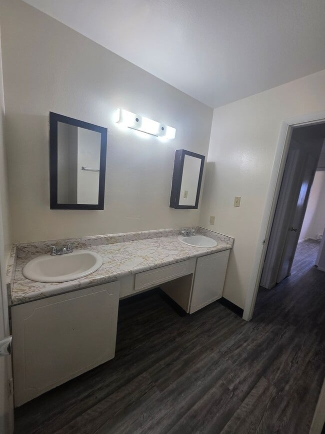 Building Photo - 522 Smithridge Park