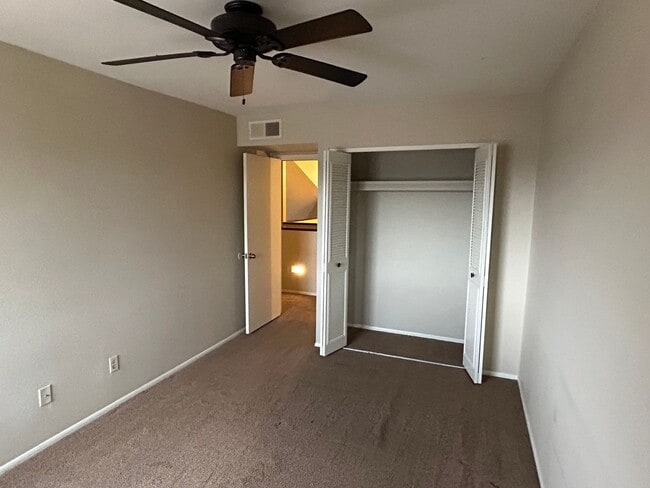 Building Photo - 2 bed + Bonus Room/Loft and 2 car garage