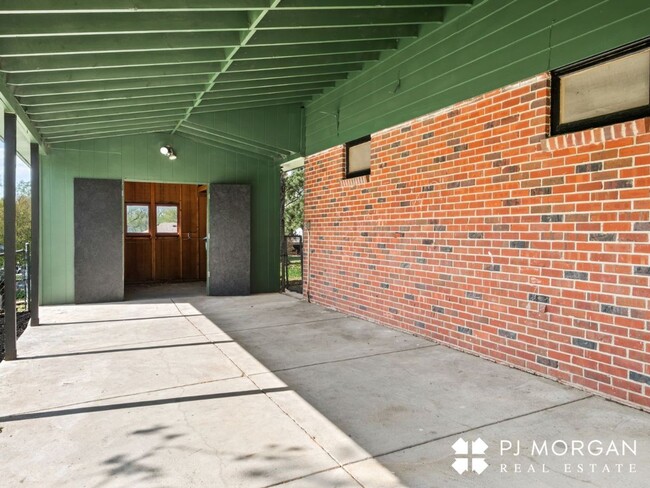 Building Photo - 4 Bedroom, 2.5 Bathroom, 2 Bonus Rooms - N...