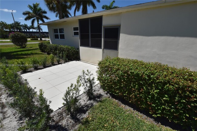 Building Photo - 2515 Emory Dr W