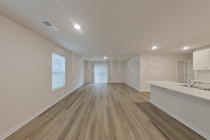 Building Photo - 113 Inez Ave