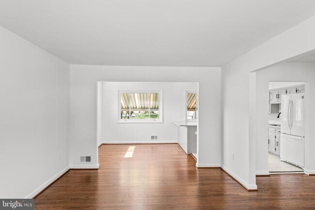 Building Photo - 2521 Fairhill Dr