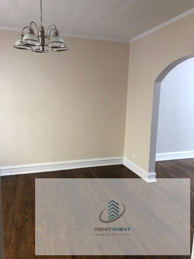 Building Photo - 1 bedroom in CHICAGO IL 60626
