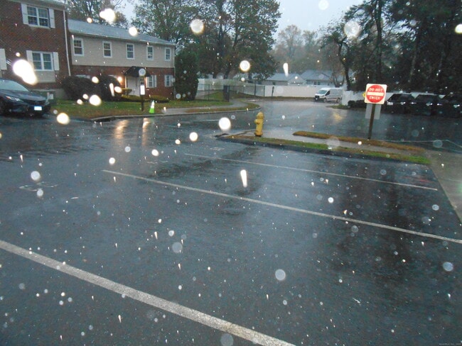 Building Photo - 50 Greenhouse Rd