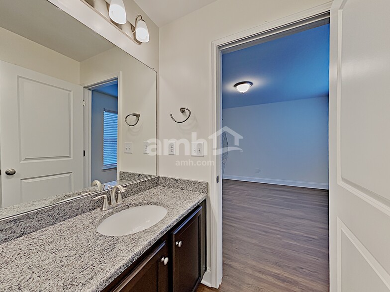 Building Photo - 154 Lindridge Dr NE