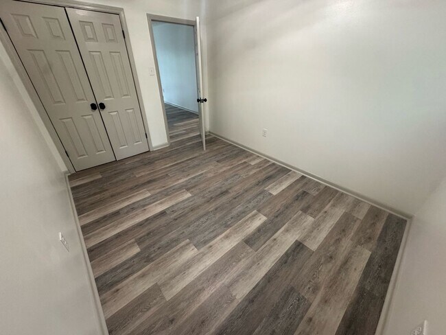 Building Photo - Towneview Estates