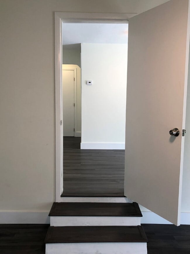Building Photo - Cute & Cozy 2BD/2BA + Bonus Room Available...