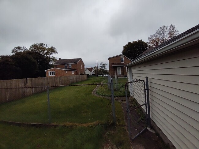 Building Photo - 3728 Essex Ave