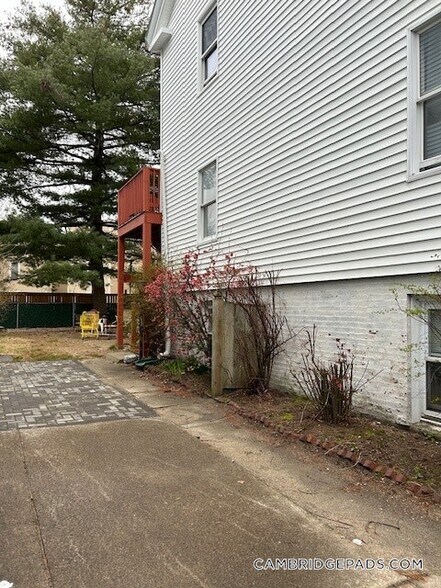 Building Photo - 40 Plymouth St