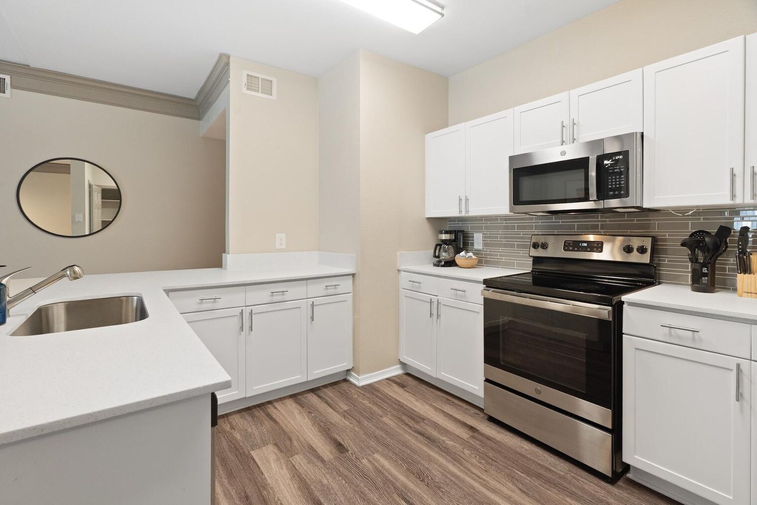 Building Photo - 12100 Metric Blvd