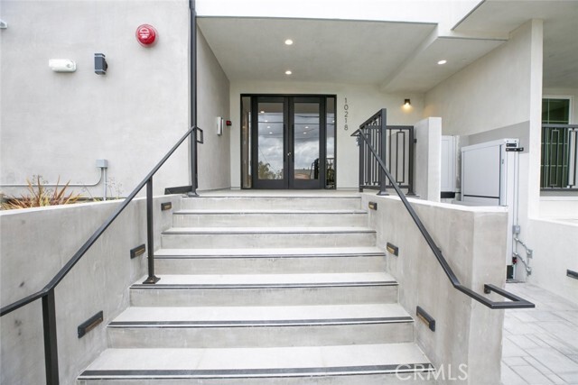 Building Photo - 10218 Fernglen Ave