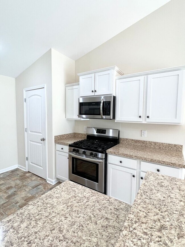 Building Photo - Beautiful home in Woodland Lakes! Extended...