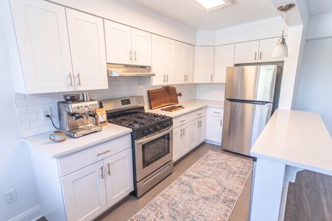 429 C503 Kitchen - 429 Apartments