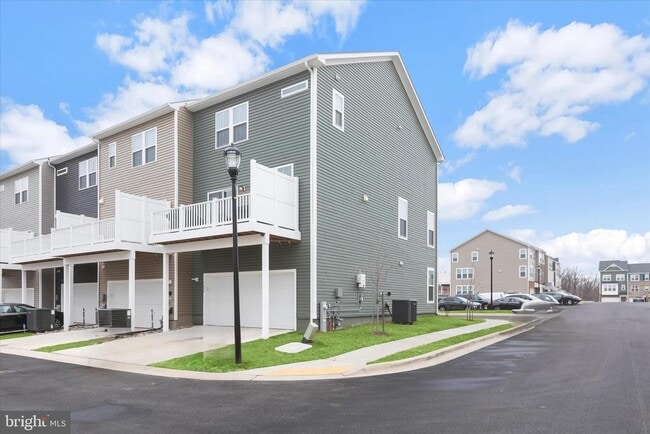 Building Photo - 1624 Aster Ln