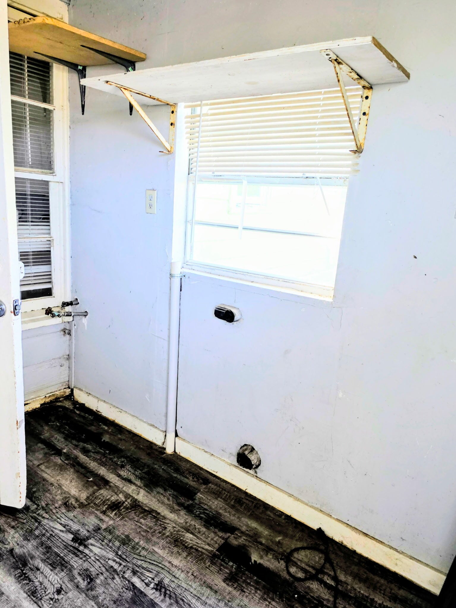 Building Photo - 1318 W 10th St