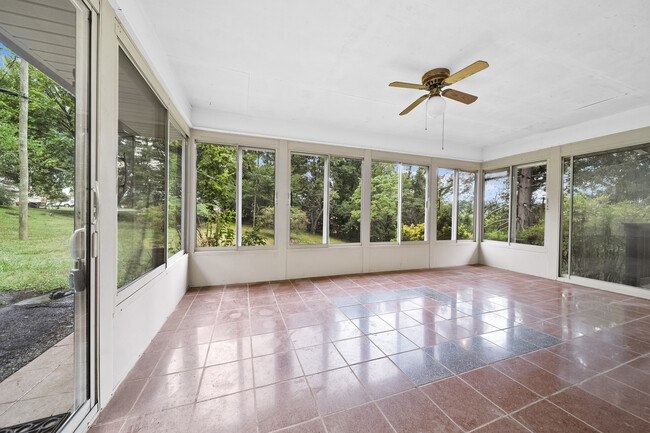 Sunroom at entry - 162 Osborne St