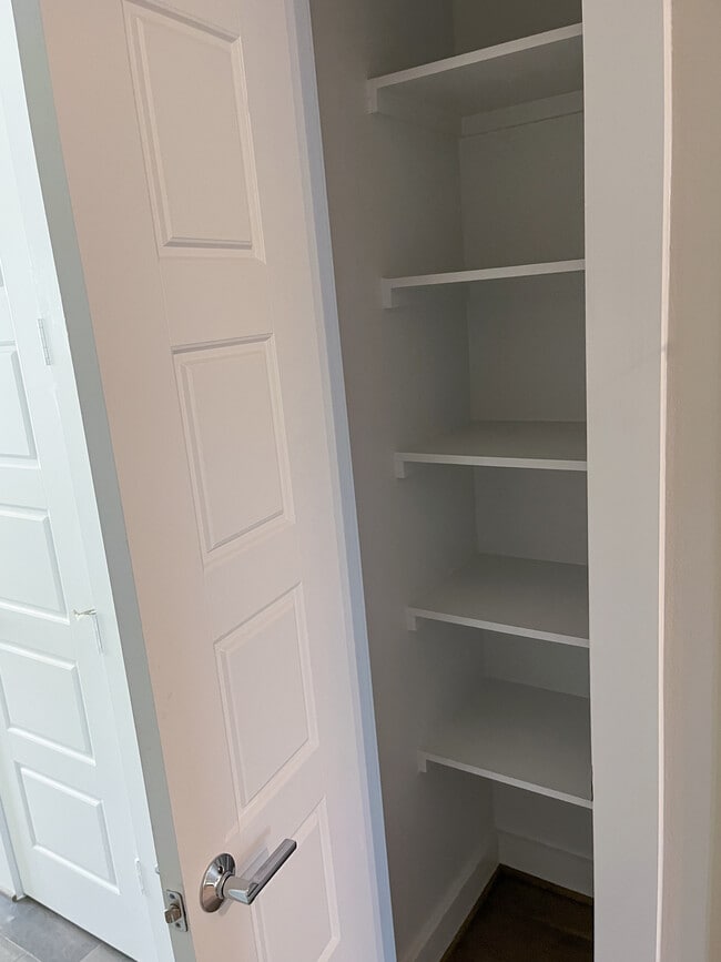 Building Photo - 2643 Fountain Key Blvd