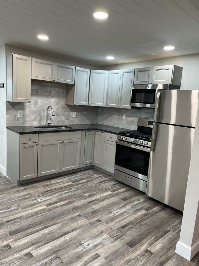 Building Photo - 20 Saint Charles St