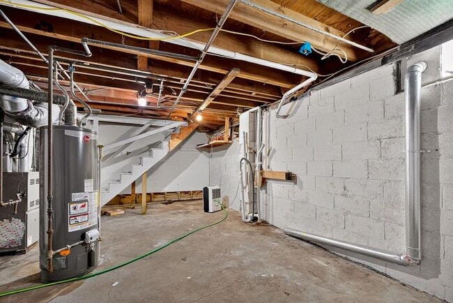 Building Photo - Freshly Updated Home in Warren Township