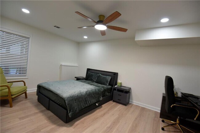 Building Photo - 1805 Kingsbridge Ct