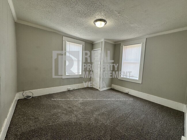 Building Photo - 1596 Burton Ave