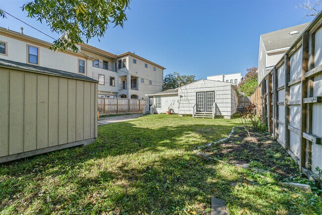 Building Photo - 2411 Wroxton Rd