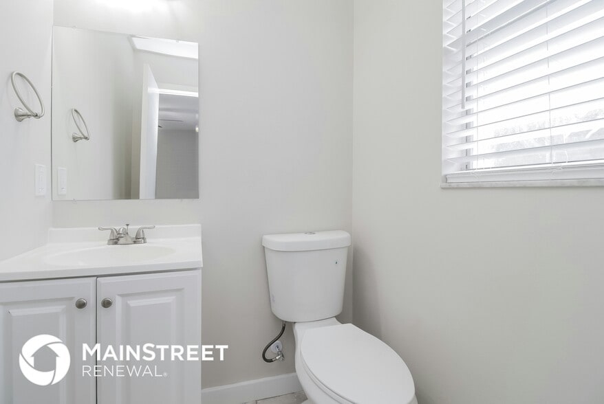 Building Photo - 1310 Cypress Ave