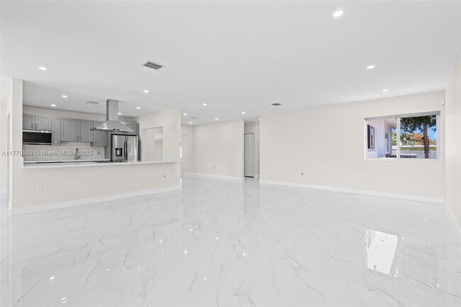 Building Photo - 230 NW 33rd Terrace