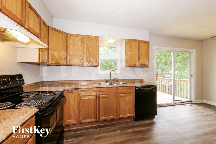 Building Photo - 309 NE Sunnybrook Dr
