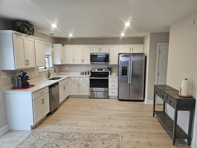 Building Photo - 2662 Scott Dr