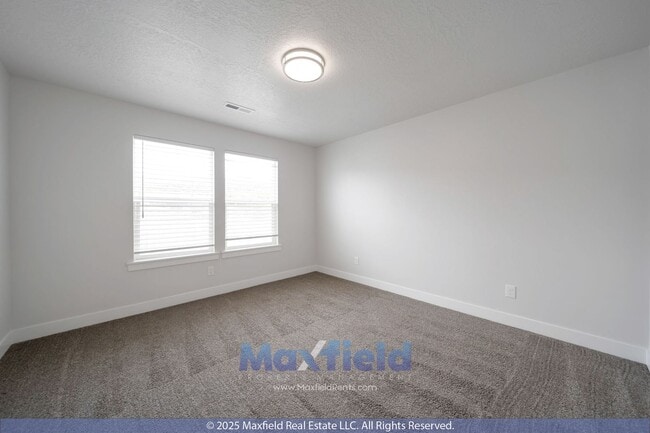 Building Photo - Spacious Twin Home - EV friendly - North S...