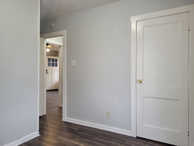 Building Photo - Your Next Home Awaits: 3 Bed 1 Bath Family!