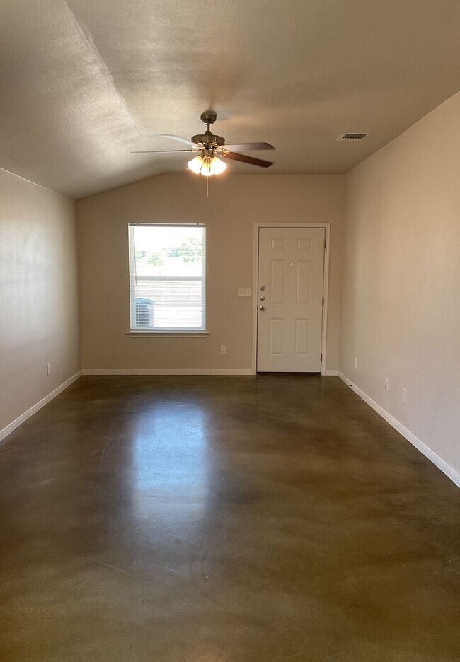 Building Photo - 310 Lowes Blvd