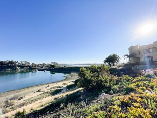 Building Photo - Beautiful first floor condo in Ocean Pointe with Lagoon views!!