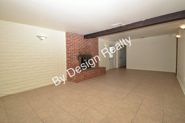 Building Photo - Pristine Remodeled Olive Grove 4 Bedroom 2...