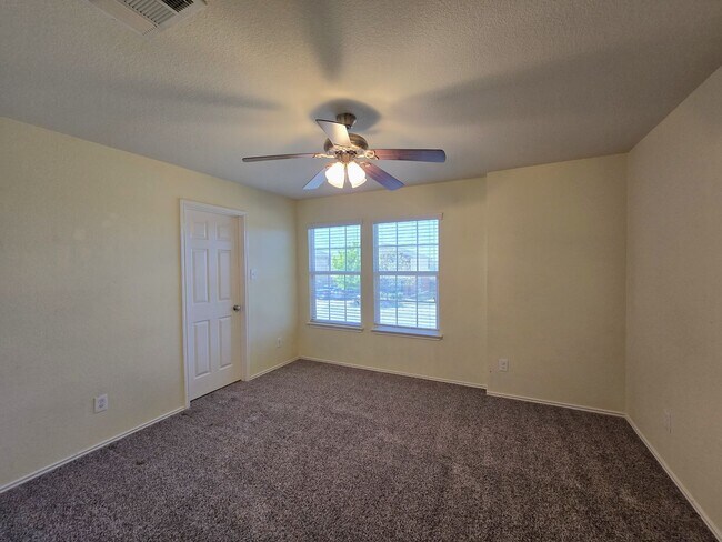 Building Photo - 2405 S Clear Creek Rd